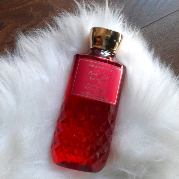 5/$25✨️Bath & Body Works Pink Velvet Cupcake Shower Gel 295ml - Picture 1 of 1
